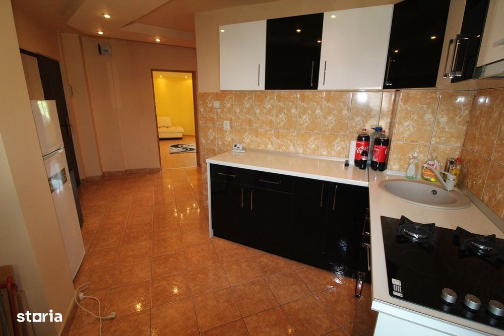 Vând apartament 2 camere în Hunedoara, zona Micro5-Bd. Dacia, et. 3...