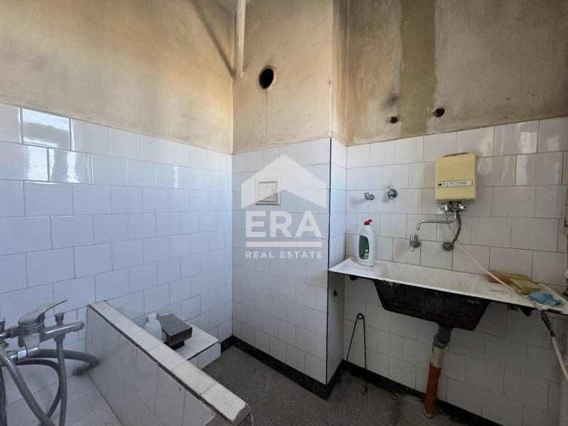 Продава се Четиристаен апартамент в Силистра, Център - 110 кв.м за 529 €/кв.м - Снимка #7