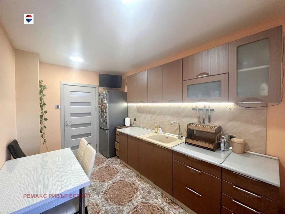 Продава се Тристаен апартамент в Русе, Родина 1 - 89 кв.м за 768 €/кв.м - Снимка #1