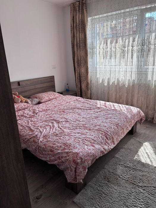 Inchiriez apartament