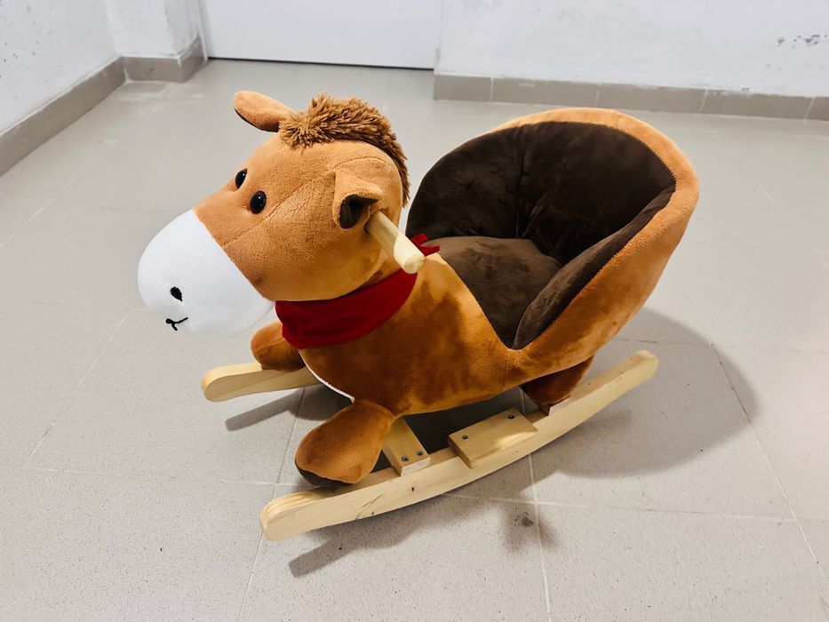 Плюшен Люлеещ се кон на дървена основа, почти неизползван