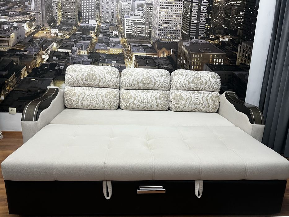 Продам диван бежевого цвета