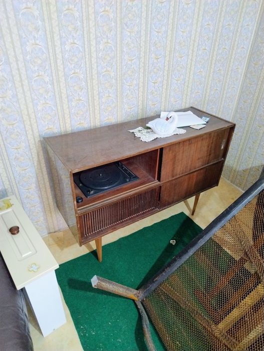 Продавам стари ретро мебели