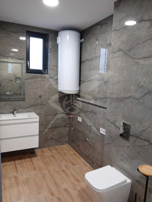 Къща, готова до ключ с 700кв.м. двор