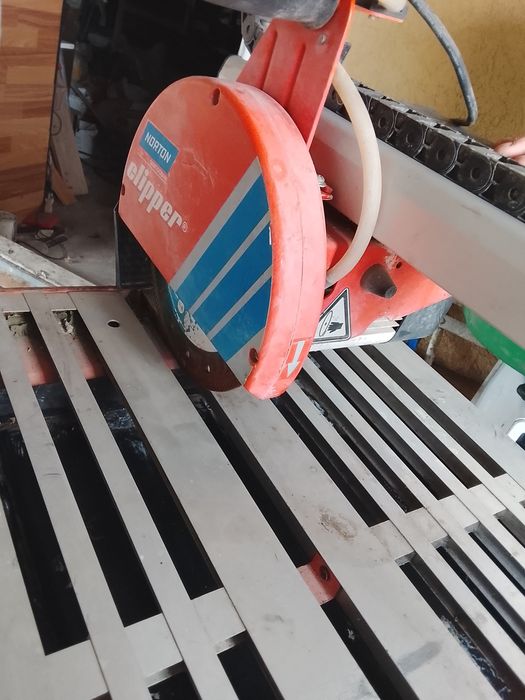 Mașina de taiat gresia și faianță