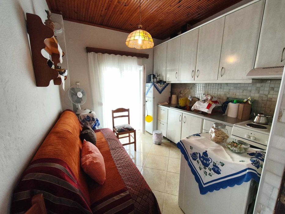 Продава къща с площ 40 м2 с двор 180 м2 в Аспровалта, Гърция