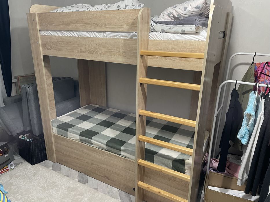 Продам двухярустную кровать