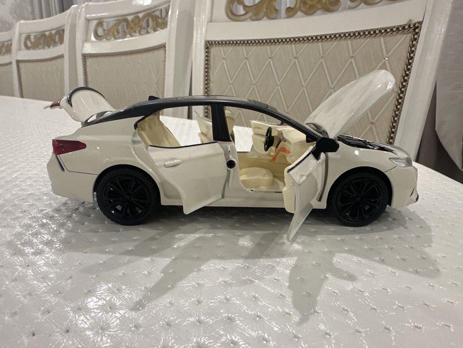 Игрущечная машинка toyota 70