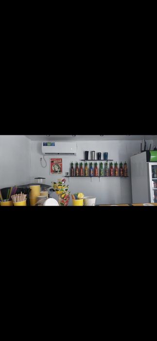 Киоск под кофейню, фастфуд.