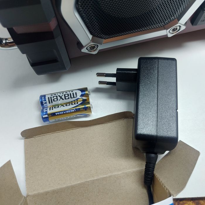 Блутут радио Makita DMR108AR