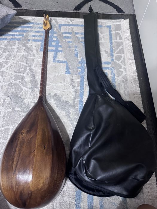 Продам домбры с чехлами