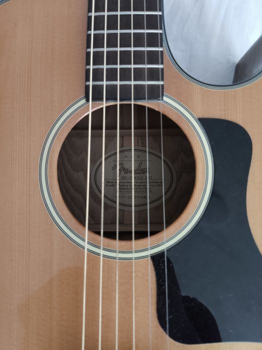 Vând chitară Fender GDC 200SCE NAT – stare foarte bună