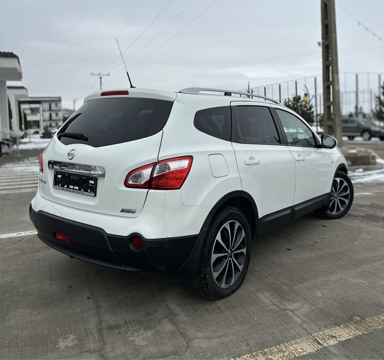 Nissan Qashqai 7 locuri panoramic.