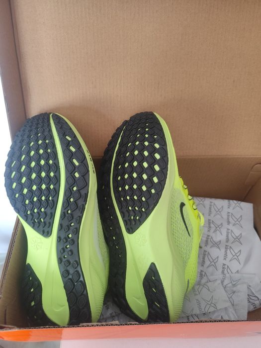 Продам кроссовки