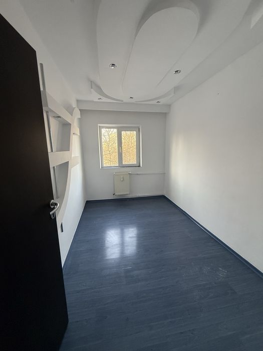 Apartament cu 3 camere de inchiriat