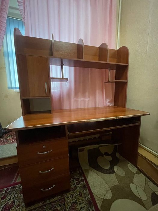 Продаётся компьютерный стол