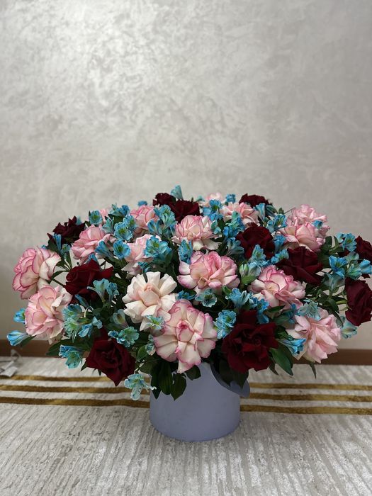 Два букета  красивейших цветов