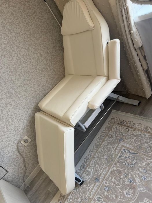 Косметологическое массажное кресло.