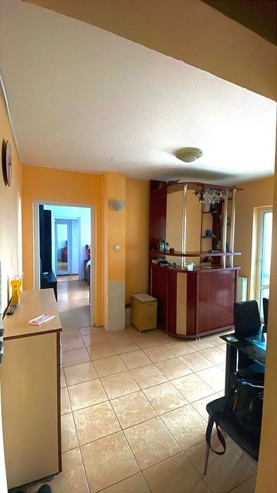 vând apartament 3 camere 56 mp decomandat
