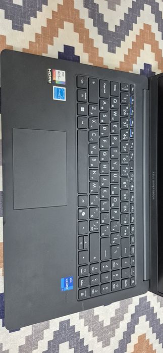 Asus ExpertBook B1503