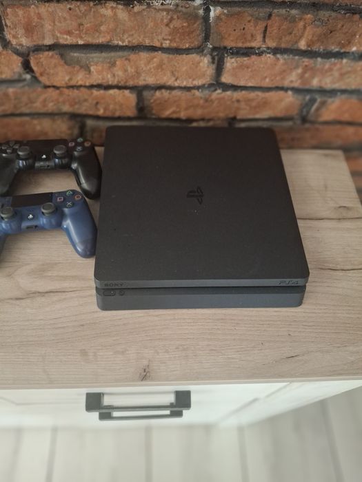 PlayStation 4slim