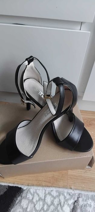 Sandale superbe 36 piele naturala ,noi