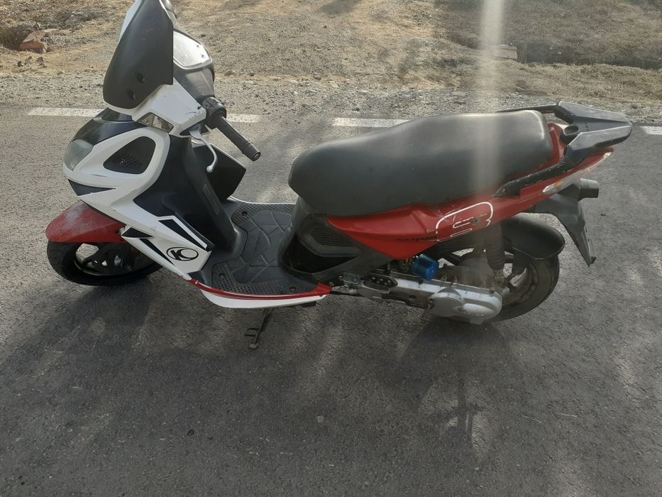 Vând scuter Kymco 8 Super 2t