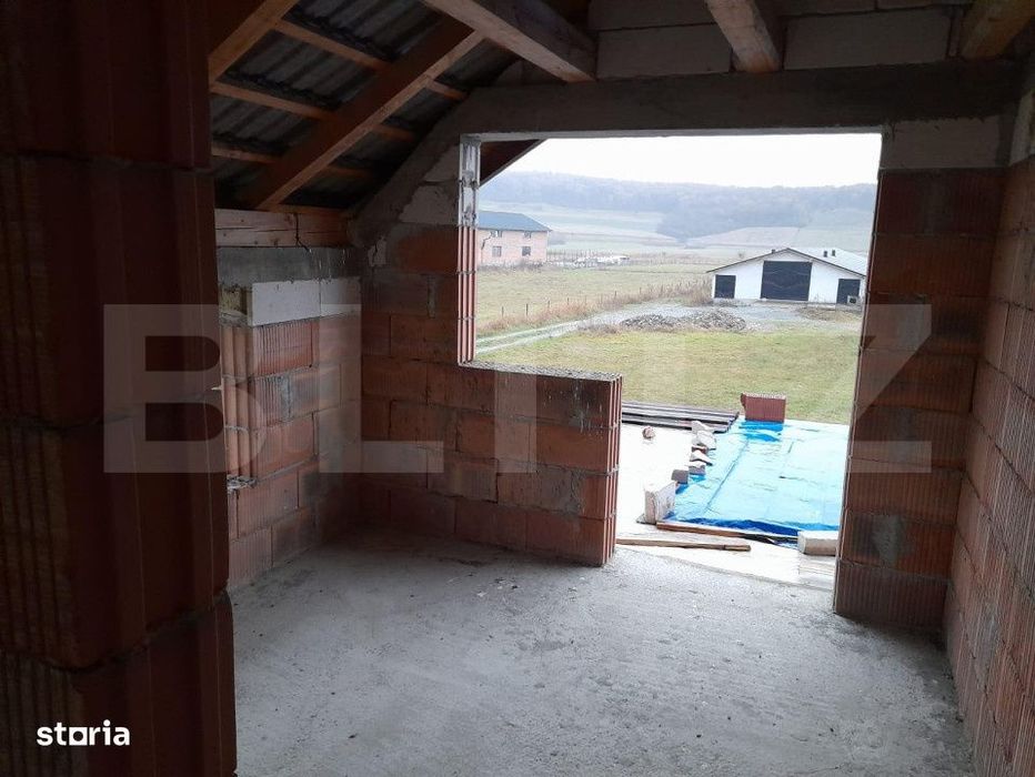 Casa individuala,180mp, 5000 mp teren plus Hala 550mp.CEPARI