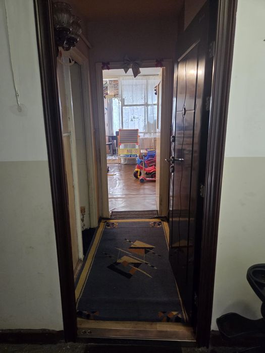 Persoana fizica:Vând garsonieră Str.Damboviței
