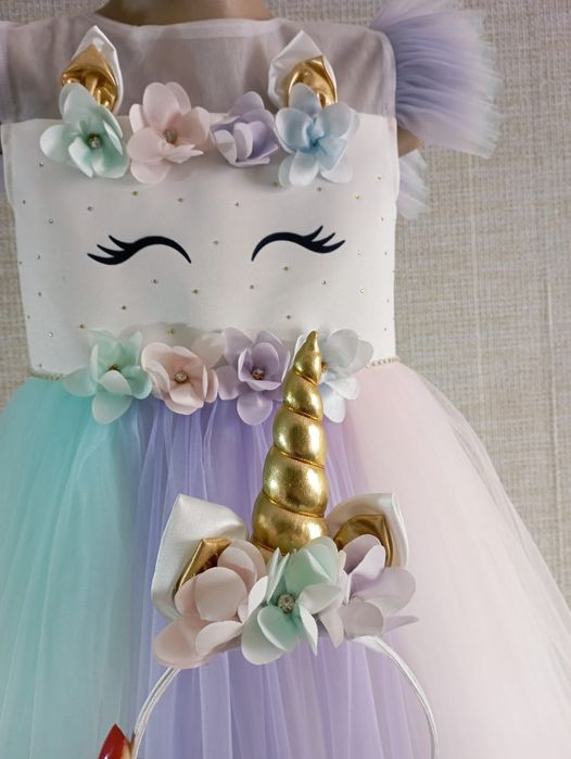 Продам нарядное платье на девочку