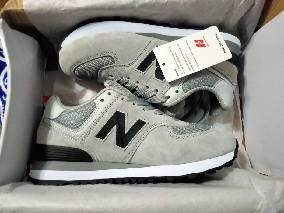 продаётся кросовки new balance новые ни разц не носили, цена 8000 тг