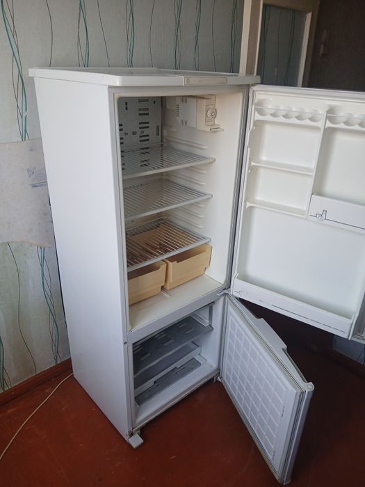 Холодильник  Бирюса