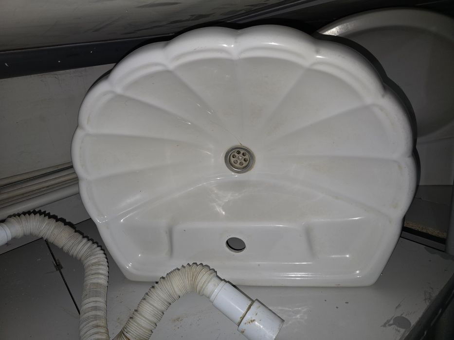 Продам унитазы, раковины с пьедесталом