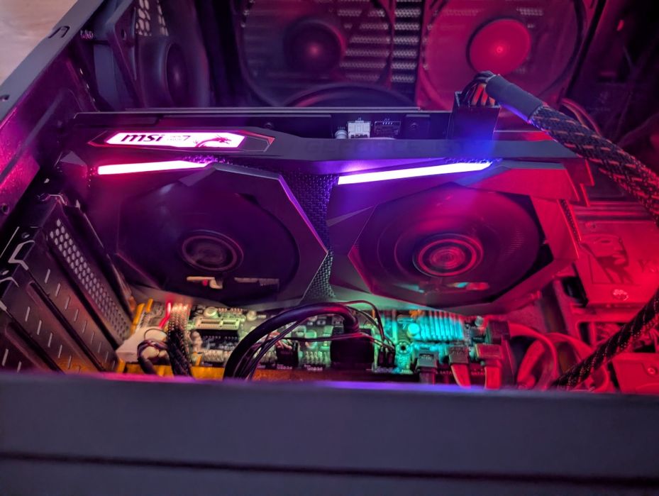 Vând placa video Nvidia GeForce GTX 1660 Super Msi gaming X