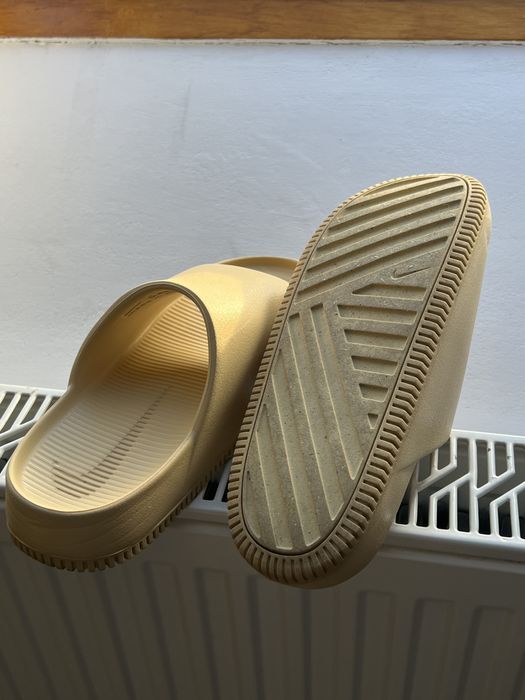 Vând slapi Nike Calm Slides