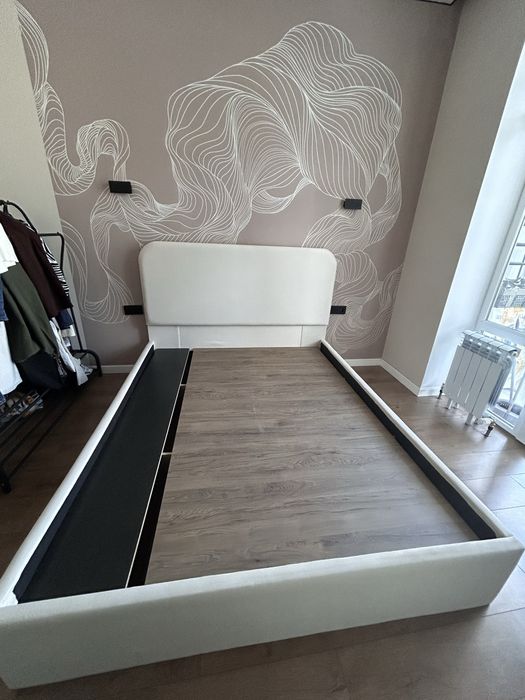 Кровать новая без матраса