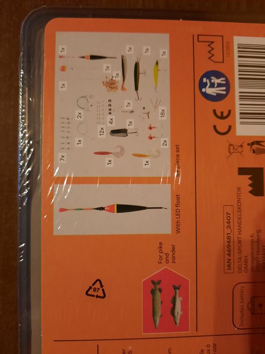 Set de pescuit 59 de piese + plutitor led