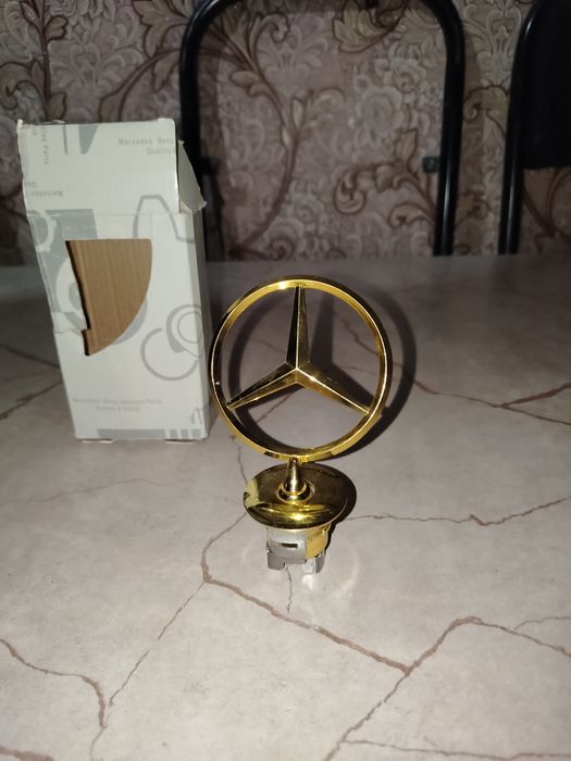 Мерс эмблема сотилади