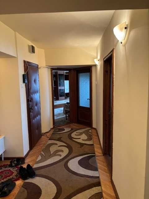 Apartament 3 camere, decomandat, etajul 4 –Str Republicii 190, Barlad (zona Pietei Centrale)