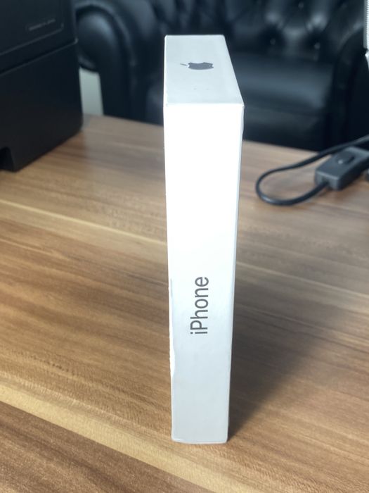 iPhone 16• 128 GB • Black