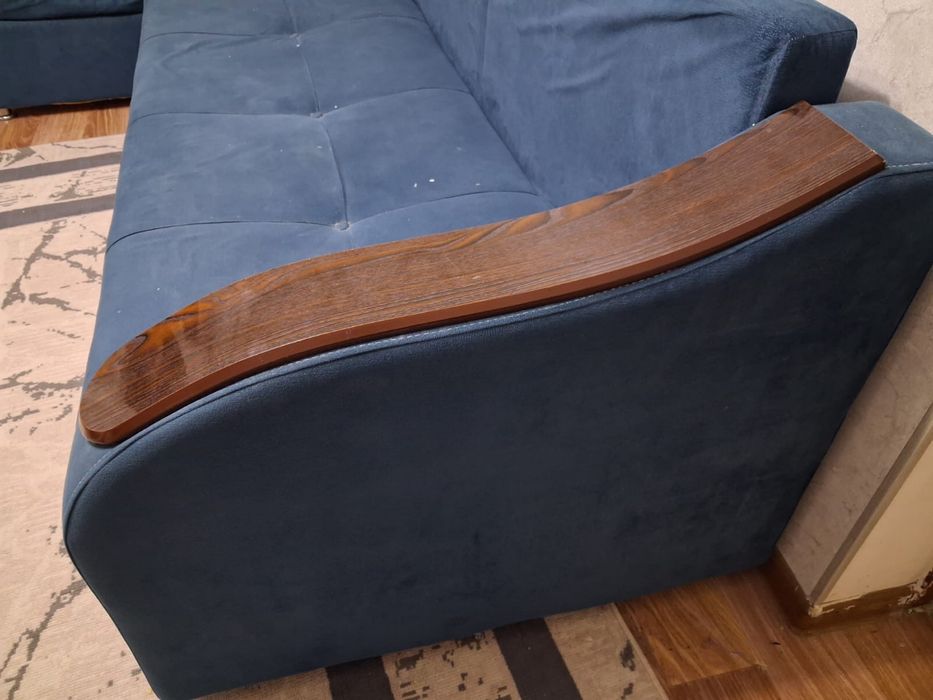 продам синий диван