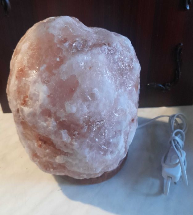 Настолна лампа от хималайска сол