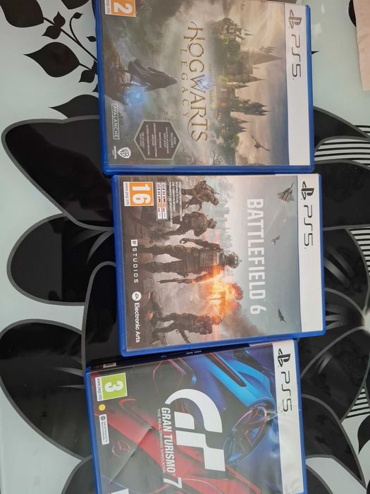 Vând 3 jocuri de PlayStation 5