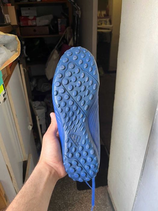 Футболни стоножки Adidas. Лилави на цвят!