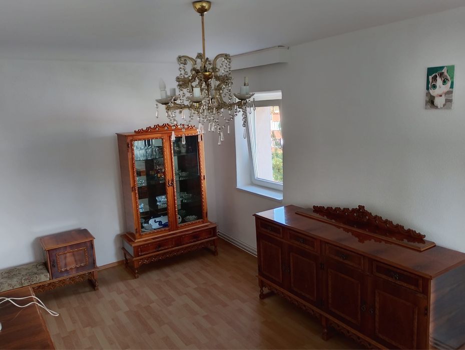 Inchiriez apartament 3 camere(82mp) strada Carpatilor 8/Brasov