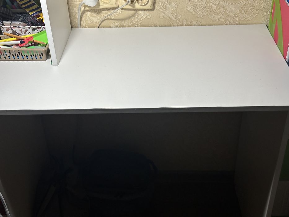 Стол учебный.