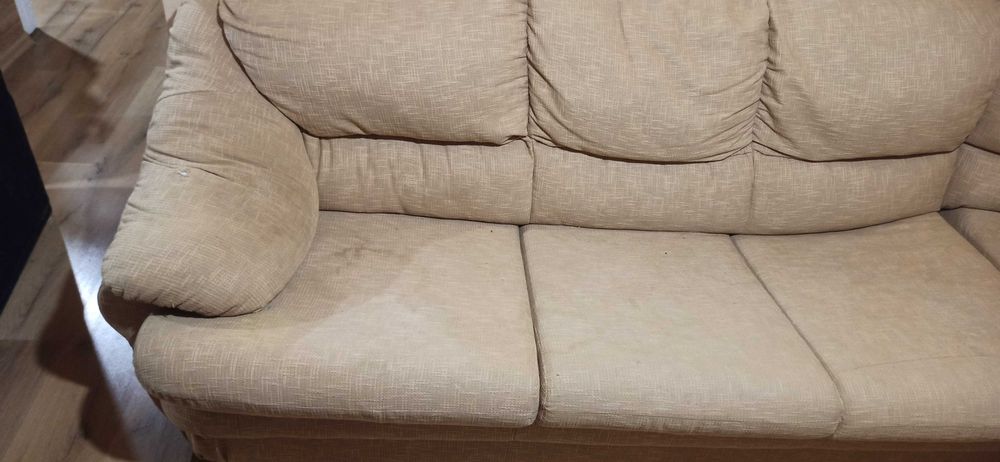 Продавам диван за хол