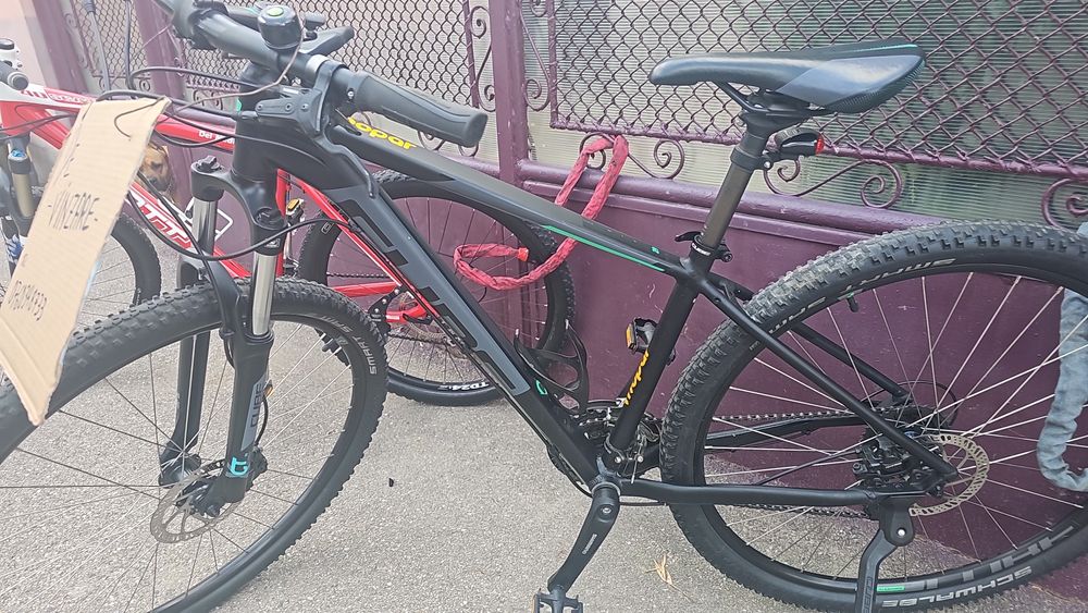 Biciclete de vînzare diferite modele specific bici sînt noi nouțè