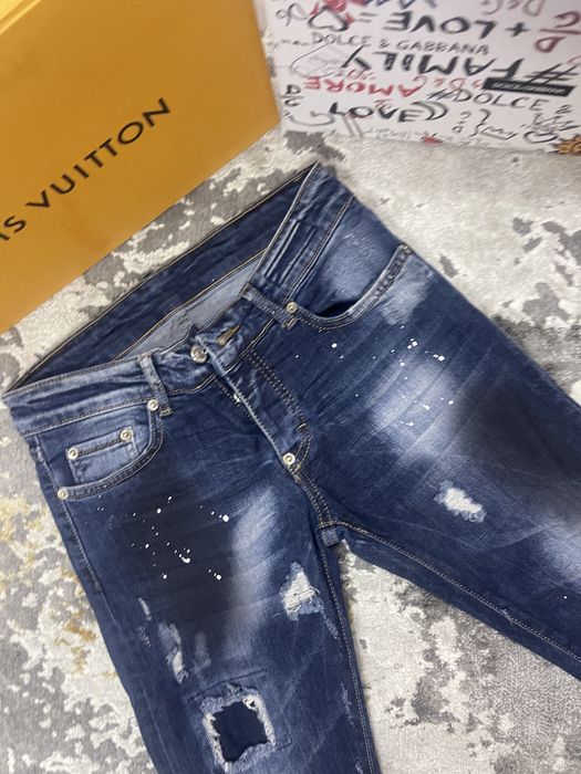 Blugi DSQUARED dama   Poze reale 100% calitate superioara ! Marimea 26