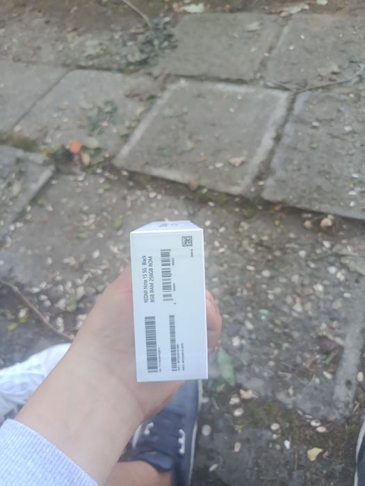 Vând telefon nou in cutie